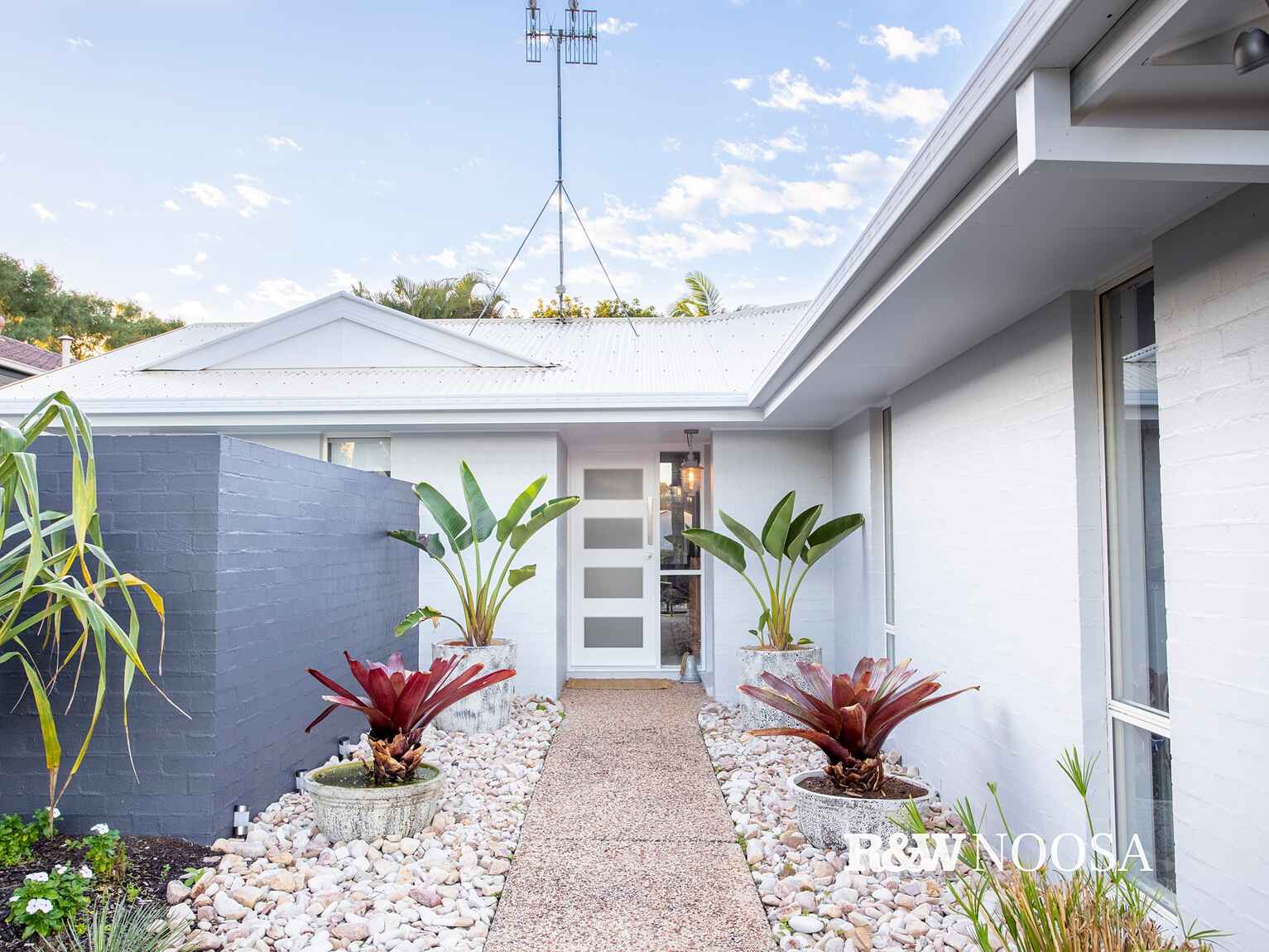 14 Moonbeam Crescent Castaways Beach