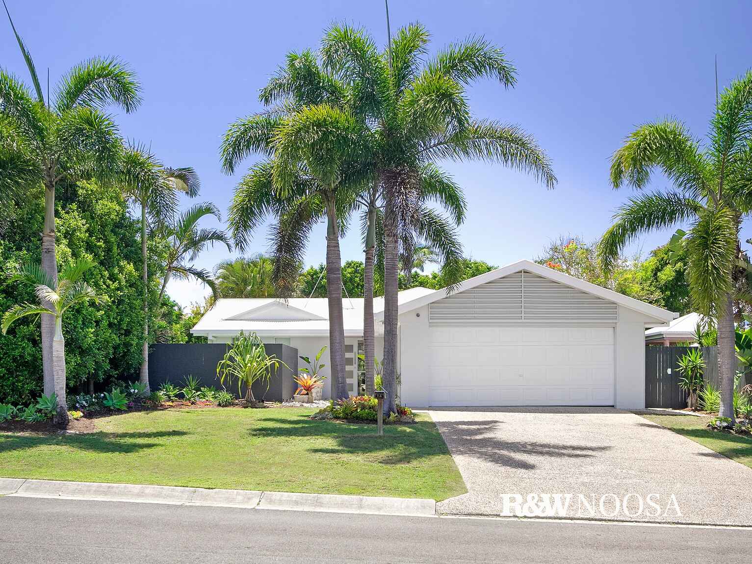 14 Moonbeam Crescent Castaways Beach