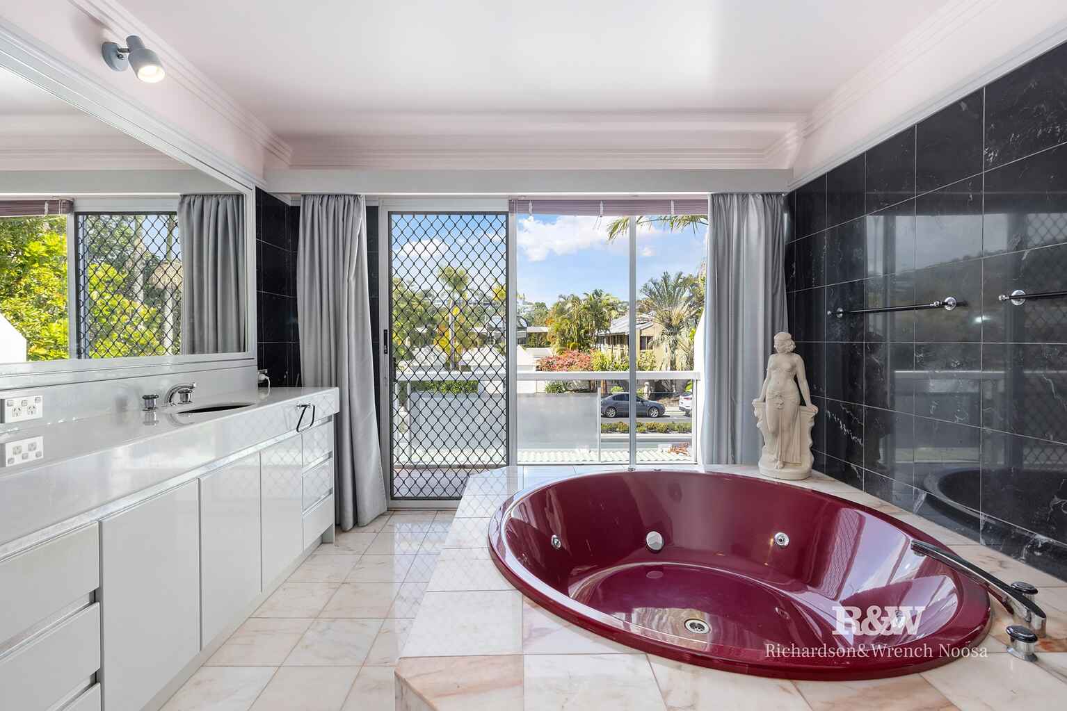 24 Noosa Parade Noosa Heads 24 Noosa Parade Noosa Heads